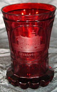 Becher mit Winterbergmotiv um 1850