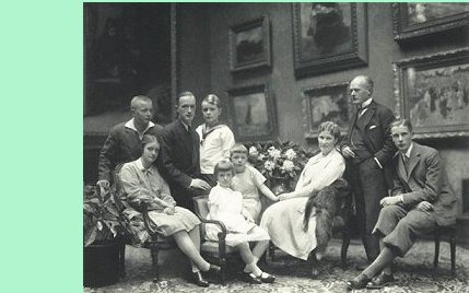 Gustav und Bertha Krupp von Bohlen und Halbach mit ihren Kindern (1928)