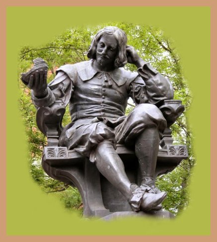 Statue von Sir Thomas Brown in Norwich nahe der Stadpfarrkirche St. Peter Mancroft